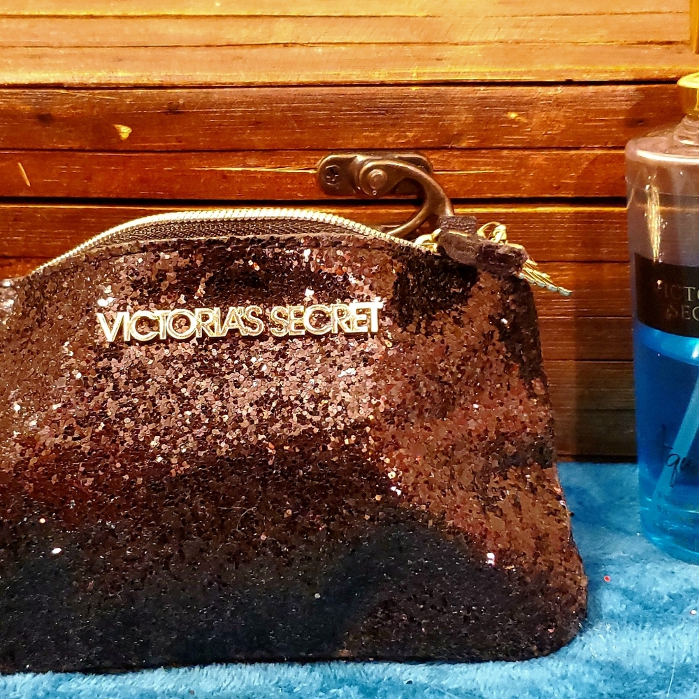 VS make up bag